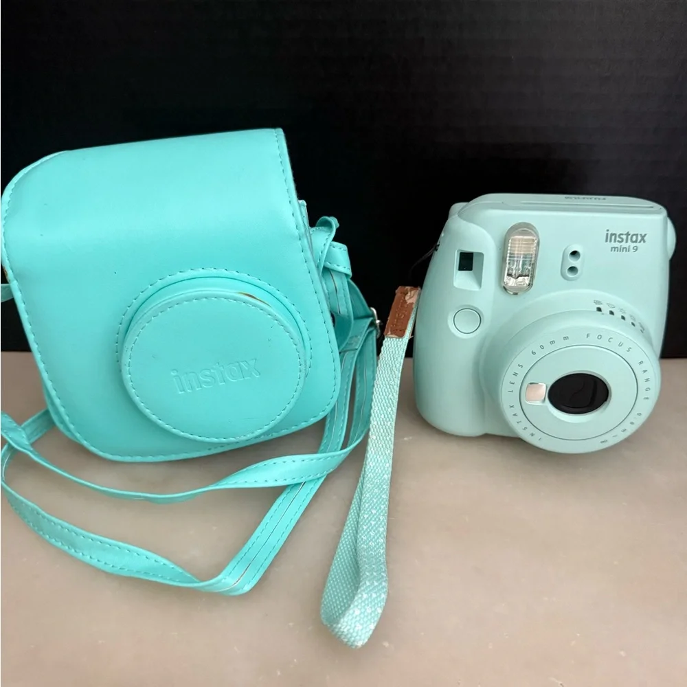 Fujifilm Instax Mini 9 Instant Camera & Case - Mint Green